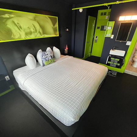 Mari Jean Hotel - All Adults Welcome เซนต์ปีเตอร์สเบิร์ก ภายนอก รูปภาพ